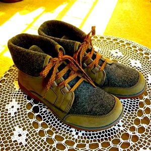 CHACO New Barbary Boots, SZ 8.5, Removable Insoles